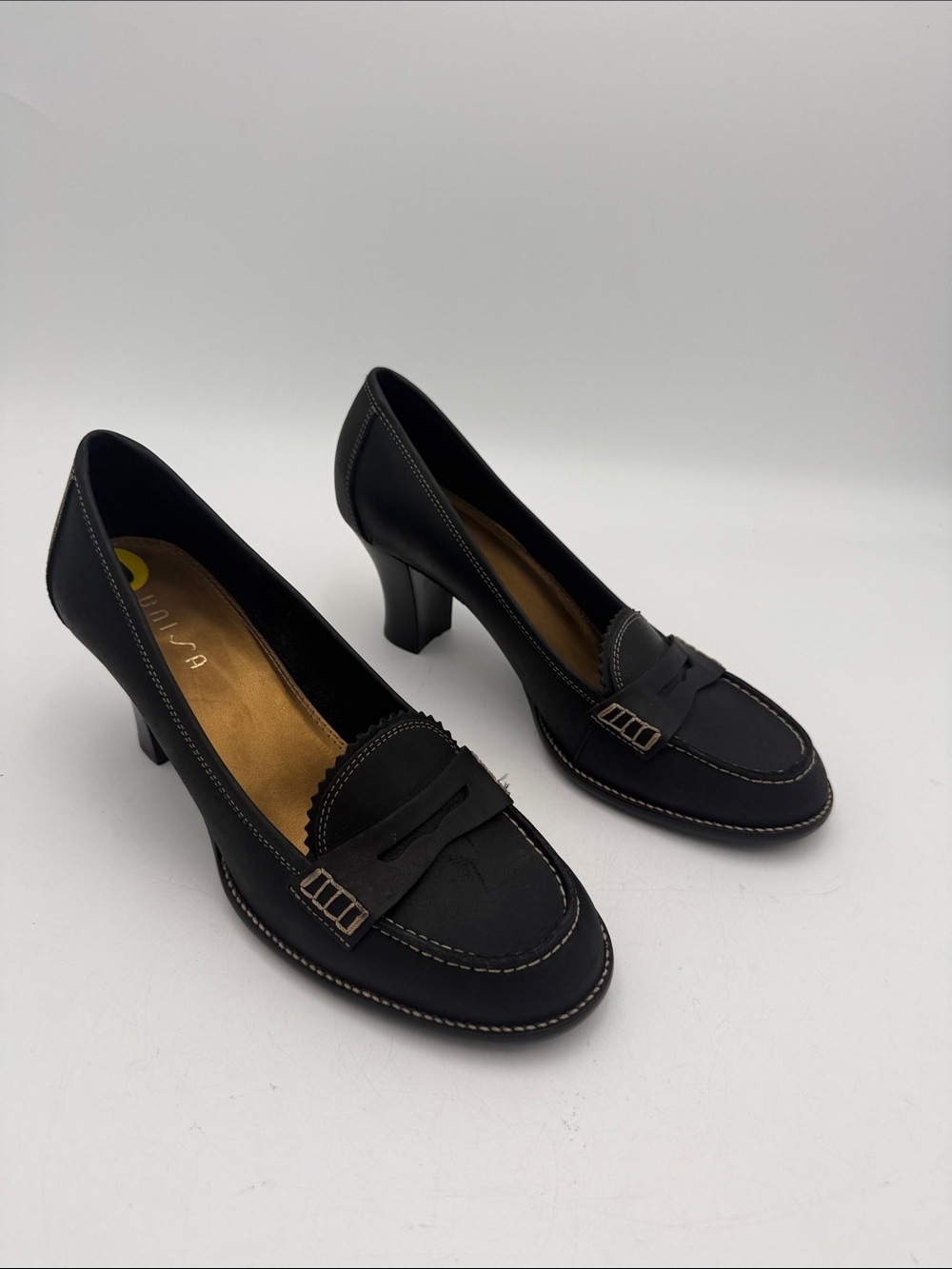 Vintage Unisa Black Leather Penny Loafer Heels women 9B casual office Y2K retro